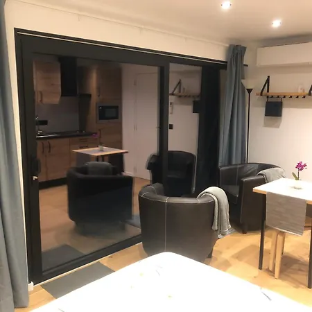 Les Tiny House Du Mas De Mont Bed & Breakfast